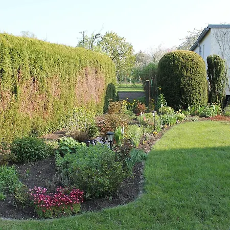 Mit Grossem Garten An Der Ostseekueste, Cleaning Included 아파트